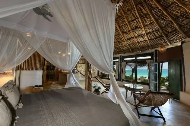 Suite Bungalow Ocean View 1 king bed and private bathroom