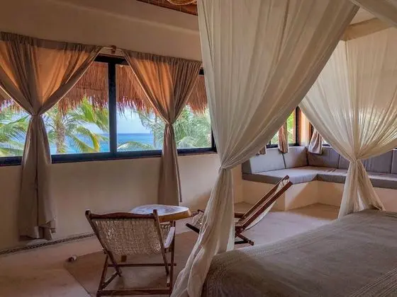 Suite Bungalow Ocean View 1 king bed and private bathroom