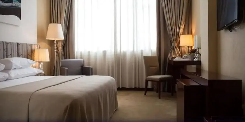 Luxury Oda