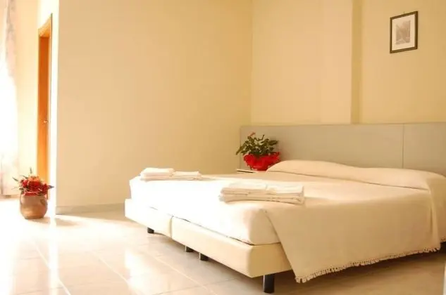 Basic Tek Büyük veya İki Ayrı Yataklı Oda