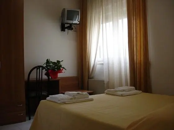 Basic Tek Büyük veya İki Ayrı Yataklı Oda