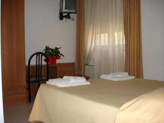 Basic Tek Büyük veya İki Ayrı Yataklı Oda