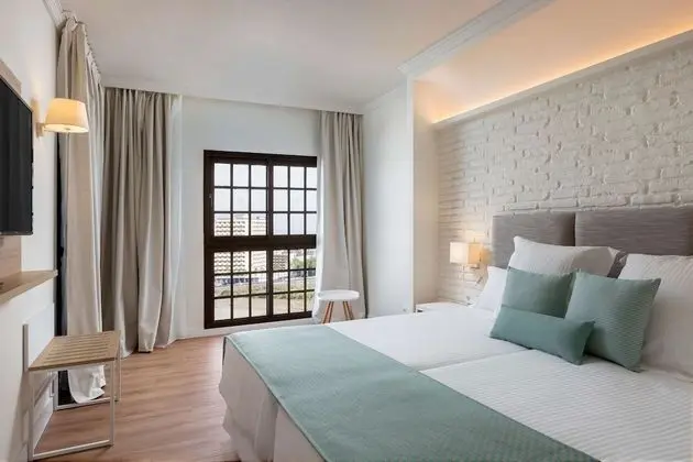 Suite Frontal Ocean View (2 adults)
