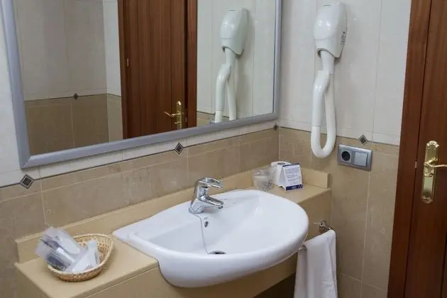 Economy Büyük Yataklı Tek Kişilik Oda