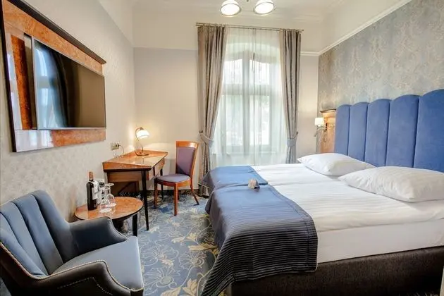 Business Tek Büyük Yataklı Oda