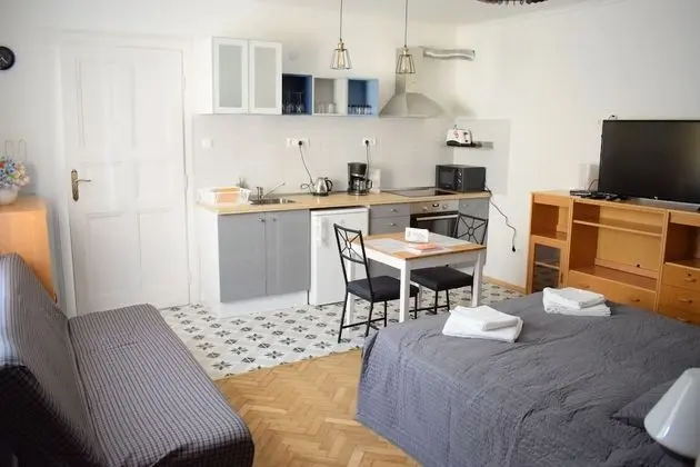 Stüdyo, Avlu Manzaralı