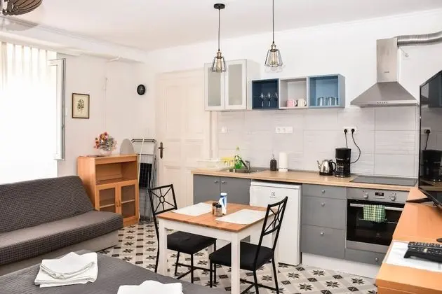 Stüdyo, Avlu Manzaralı