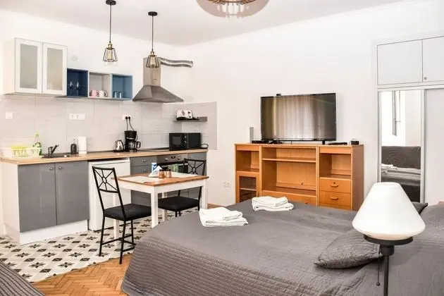 Stüdyo, Avlu Manzaralı