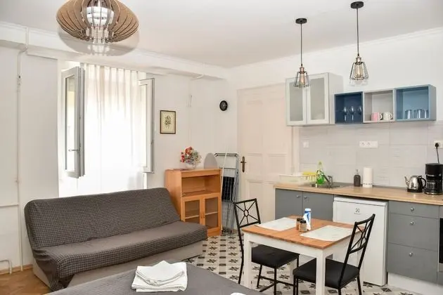 Stüdyo, Avlu Manzaralı