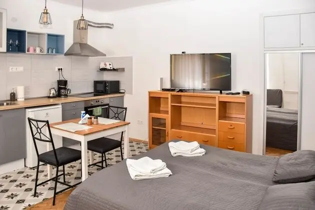 Stüdyo, Avlu Manzaralı