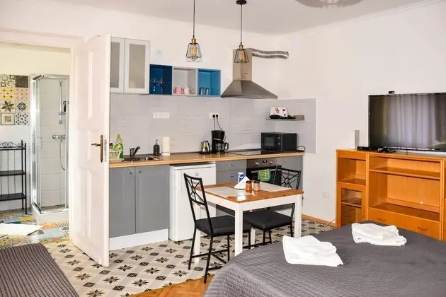 Stüdyo, Avlu Manzaralı