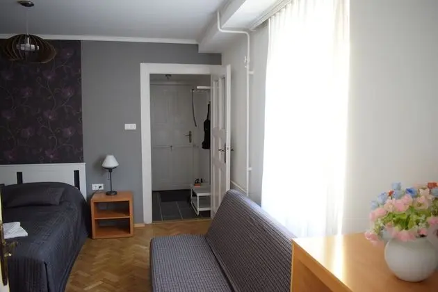 Stüdyo, Avlu Manzaralı