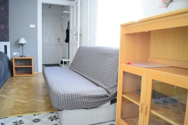 Stüdyo, Avlu Manzaralı