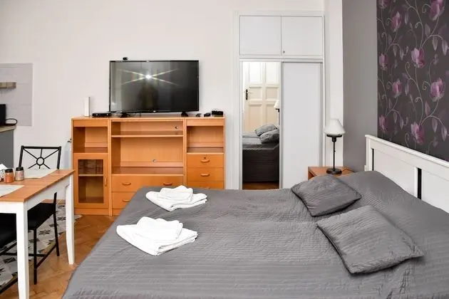 Stüdyo, Avlu Manzaralı