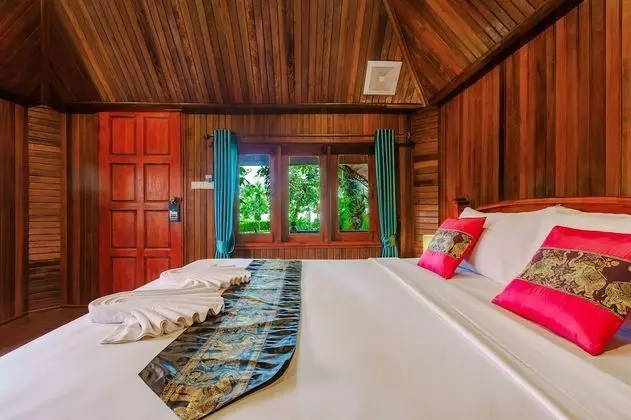 Wooden Cottage Double Garden View