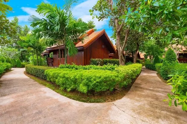 Wooden Cottage Double Garden View