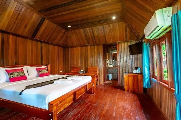 Wooden Cottage Double Pool View