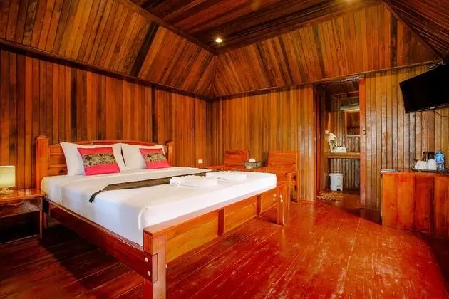 Wooden Cottage Double Pool View