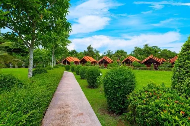 Wooden Cottage Double Pool View
