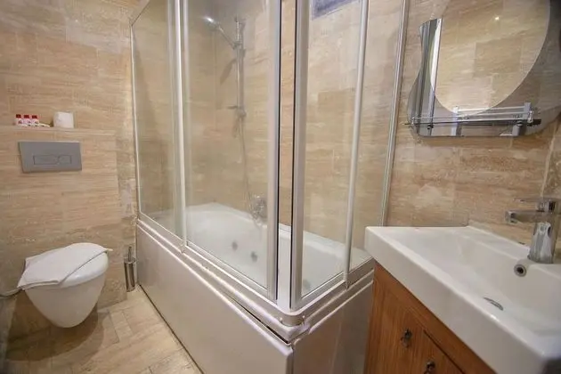 Deluxe Üç Kişilik Oda