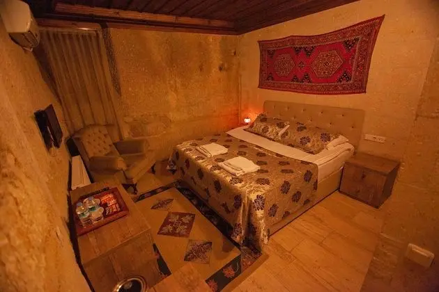 Tek Büyük Yataklı Oda (Cave)