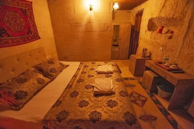 Tek Büyük Yataklı Oda (Cave)
