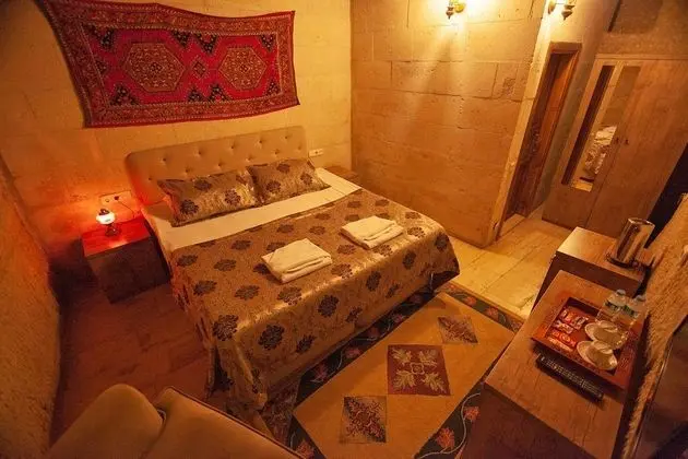 Tek Büyük Yataklı Oda (Cave)