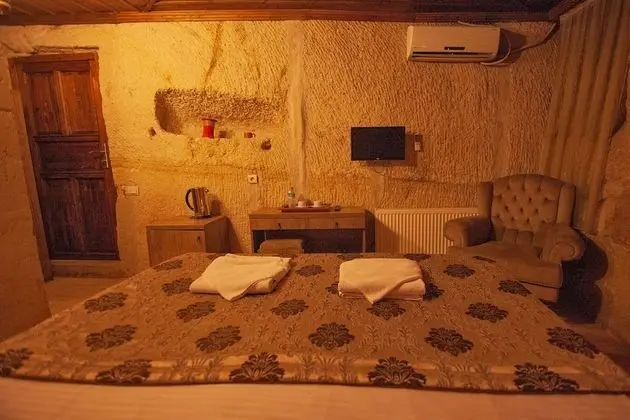 Tek Büyük Yataklı Oda (Cave)