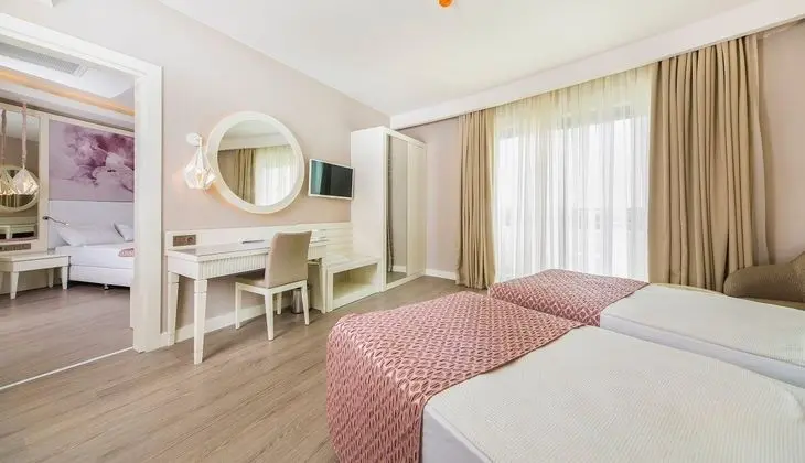 https://imagessl.etstur.com/files/images/hotelImages/TR/209416/l/Diamond-Premium-Hotel---Spa-Hotel-Oda-268923.jpg