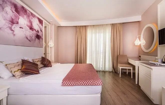 https://imagessl.etstur.com/files/images/hotelImages/TR/209416/l/Diamond-Premium-Hotel---Spa-Hotel-Oda-268925.jpg