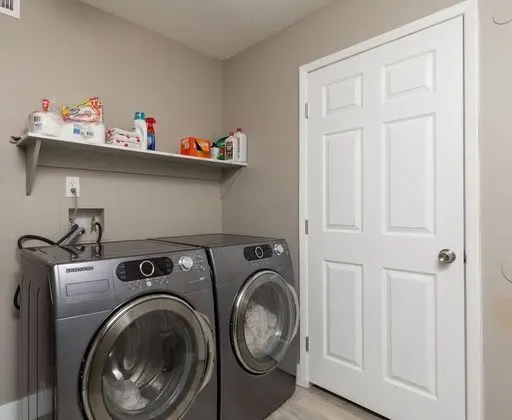 Ev (4 Bedrooms)