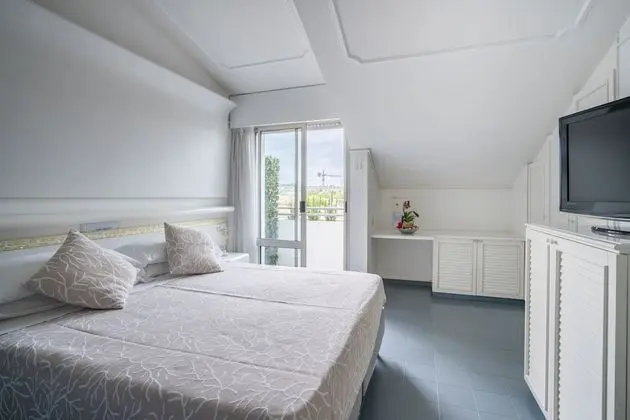 Standard Tek Büyük veya İki Ayrı Yataklı Oda