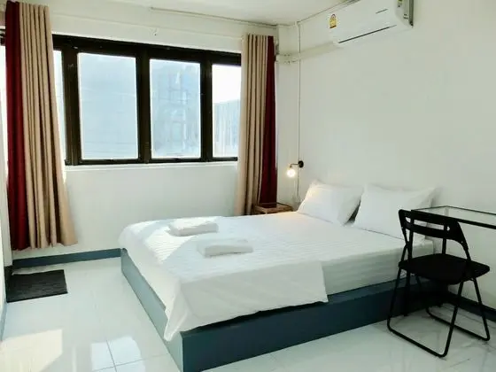 Tek Büyük Yataklı Oda (with window)