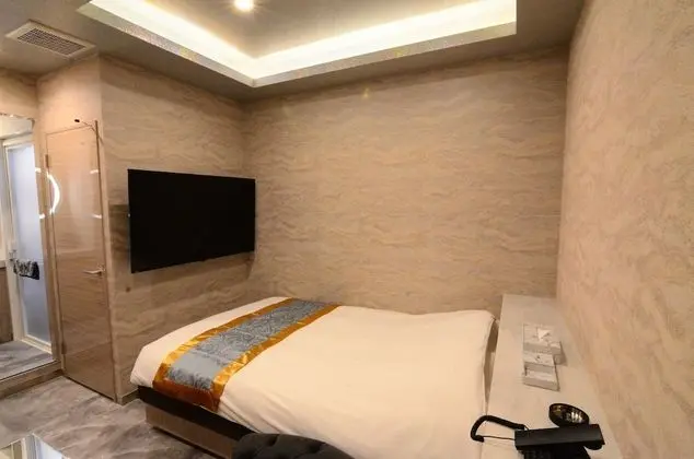 Basic Tek Büyük Yataklı Oda