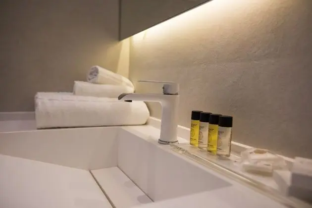 Premium Tek Büyük Yataklı Oda, Veranda (EMERALD)