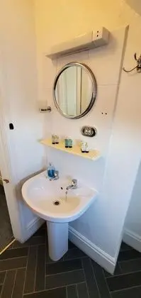 Tek Büyük Yataklı Oda, Banyolu/Duşlu