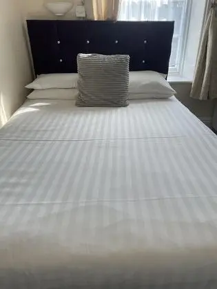 Basic Tek Büyük Yataklı Oda, Ortak Banyo