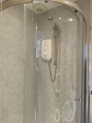 Basic Tek Büyük Yataklı Oda, Ortak Banyo