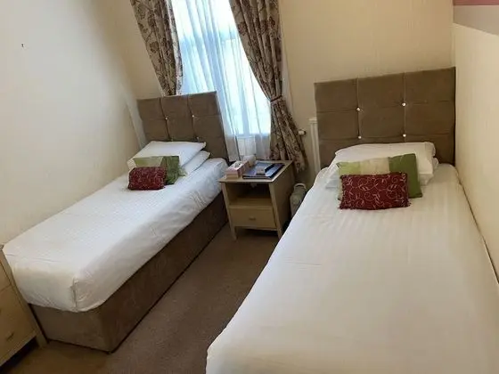 İki Ayrı Yataklı Oda, Banyolu/Duşlu