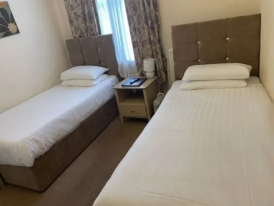 İki Ayrı Yataklı Oda, Banyolu/Duşlu