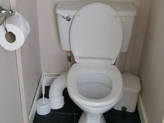 Üç Kişilik Oda, Ortak Banyo