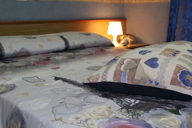 Büyük Yataklı Tek Kişilik Oda