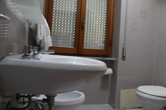 Büyük Yataklı Tek Kişilik Oda