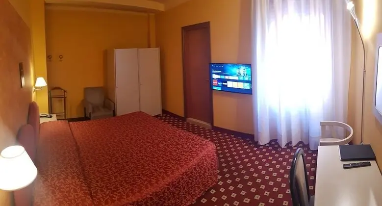 Büyük Yataklı Tek Kişilik Oda
