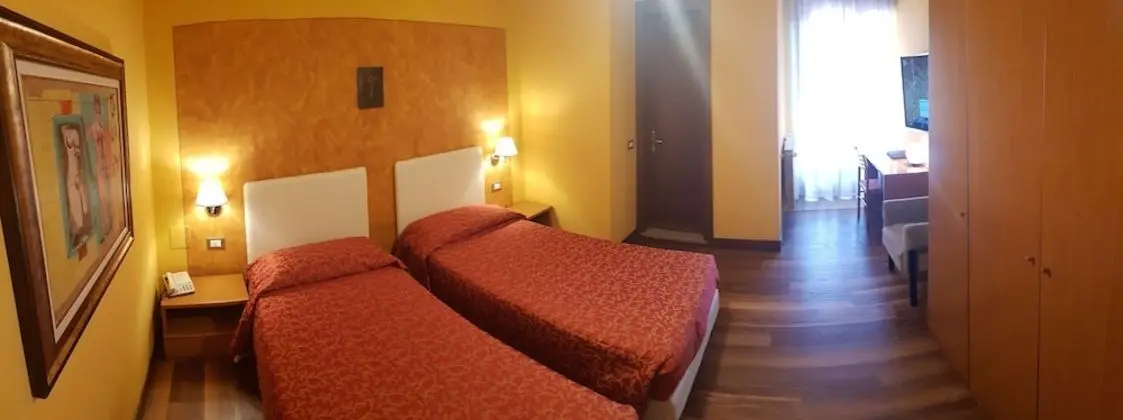 Büyük Yataklı Tek Kişilik Oda