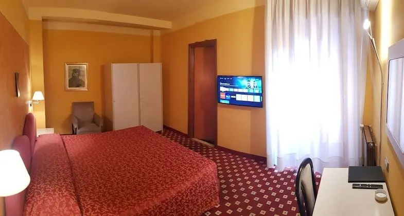 Büyük Yataklı Tek Kişilik Oda
