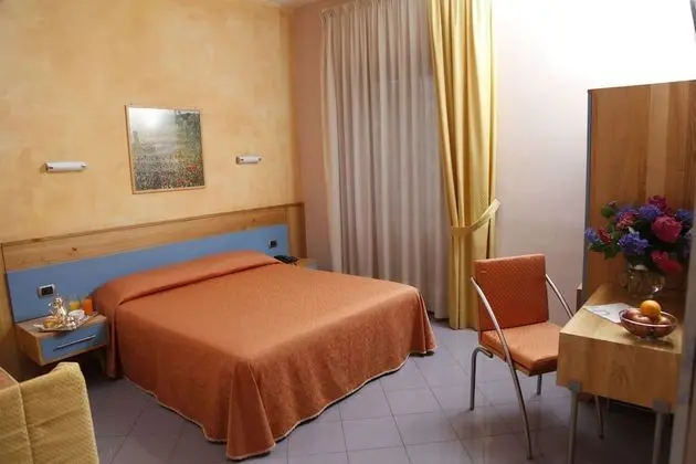 Üç Kişilik Oda