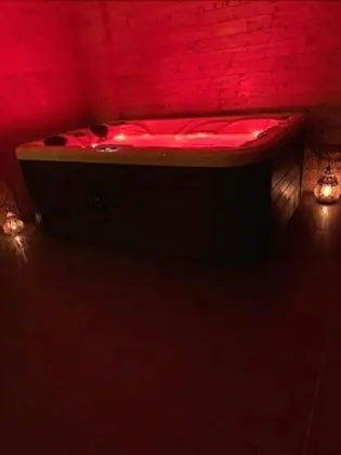 Romantic Tek Büyük Yataklı Oda, Sıcak Su Havuzu