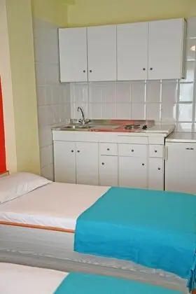 Stüdyo (For Three)