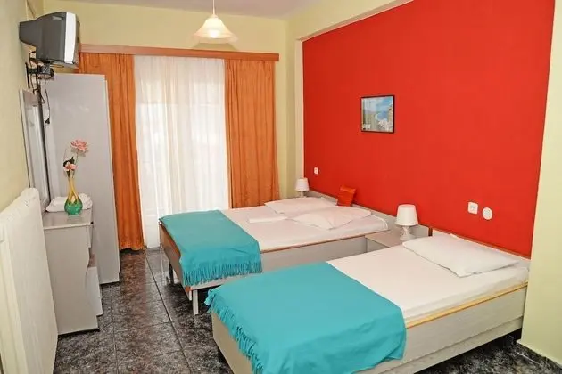 Stüdyo (For Three)